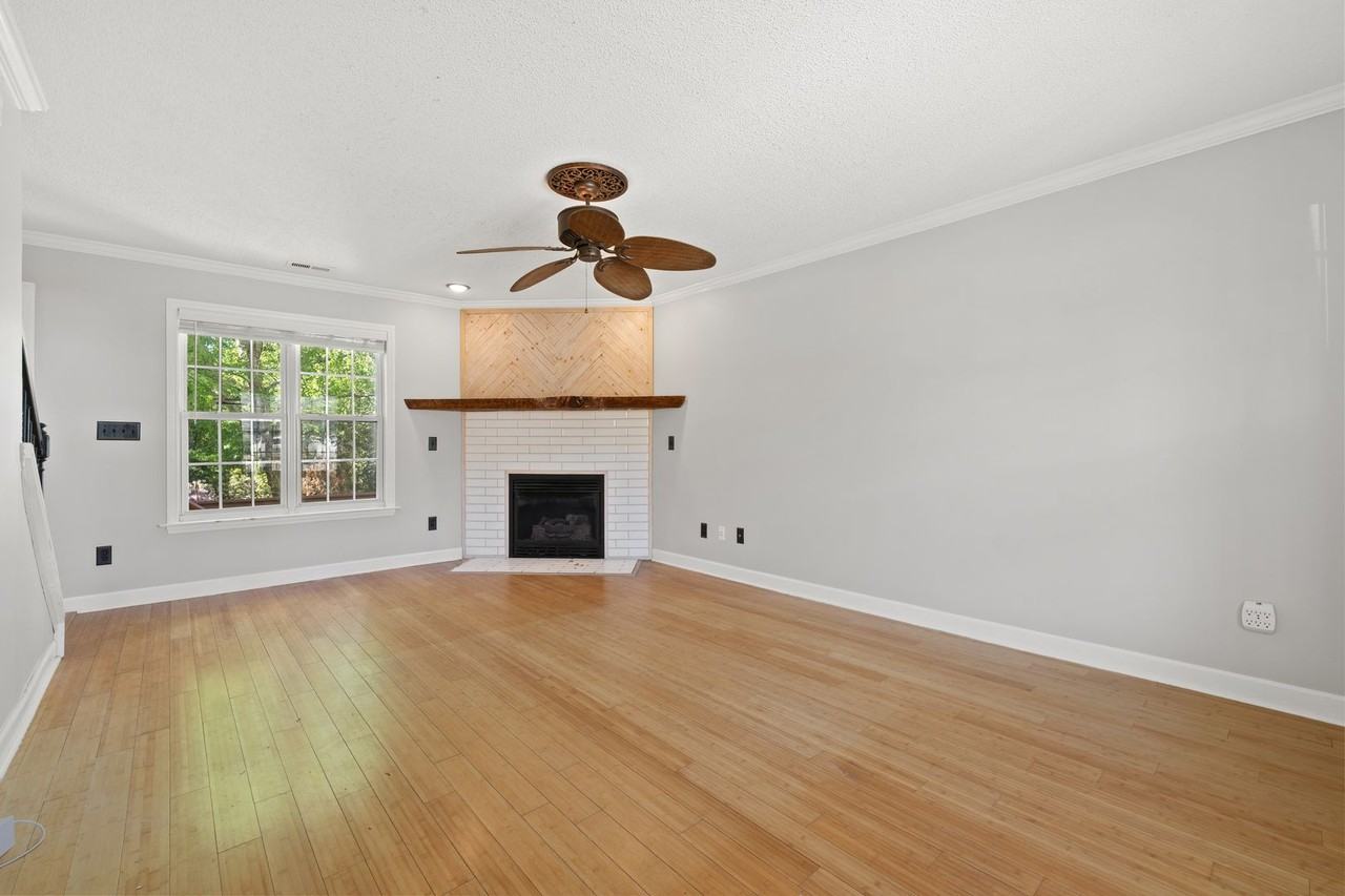 1609 Crag Burn Ln - Photo 4 of 24