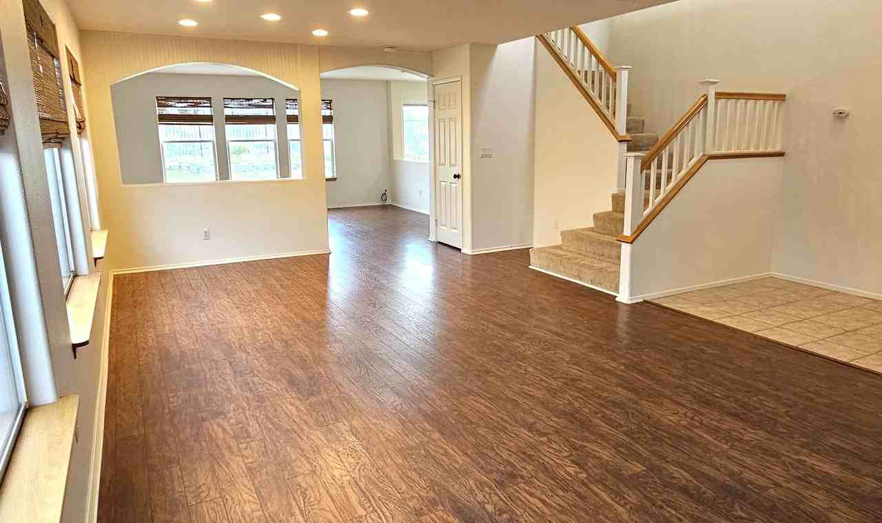 27938 Bridlewood Dr - Photo 3 of 39