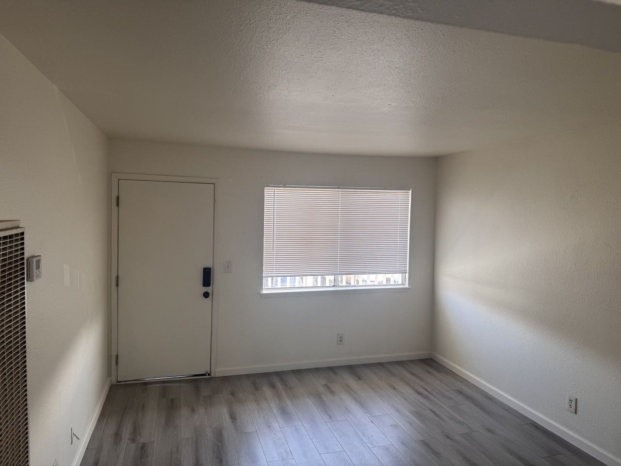 219 Soledad Street - Salinas - Photo 3 of 10