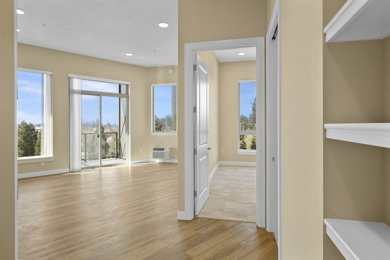 35 Club Apartments - Photo 6 of 40