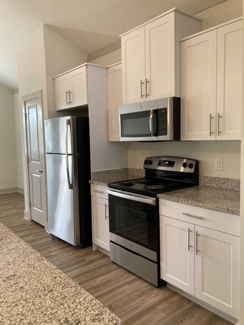 White Oak Grove Apartments - Photo 2 of 4