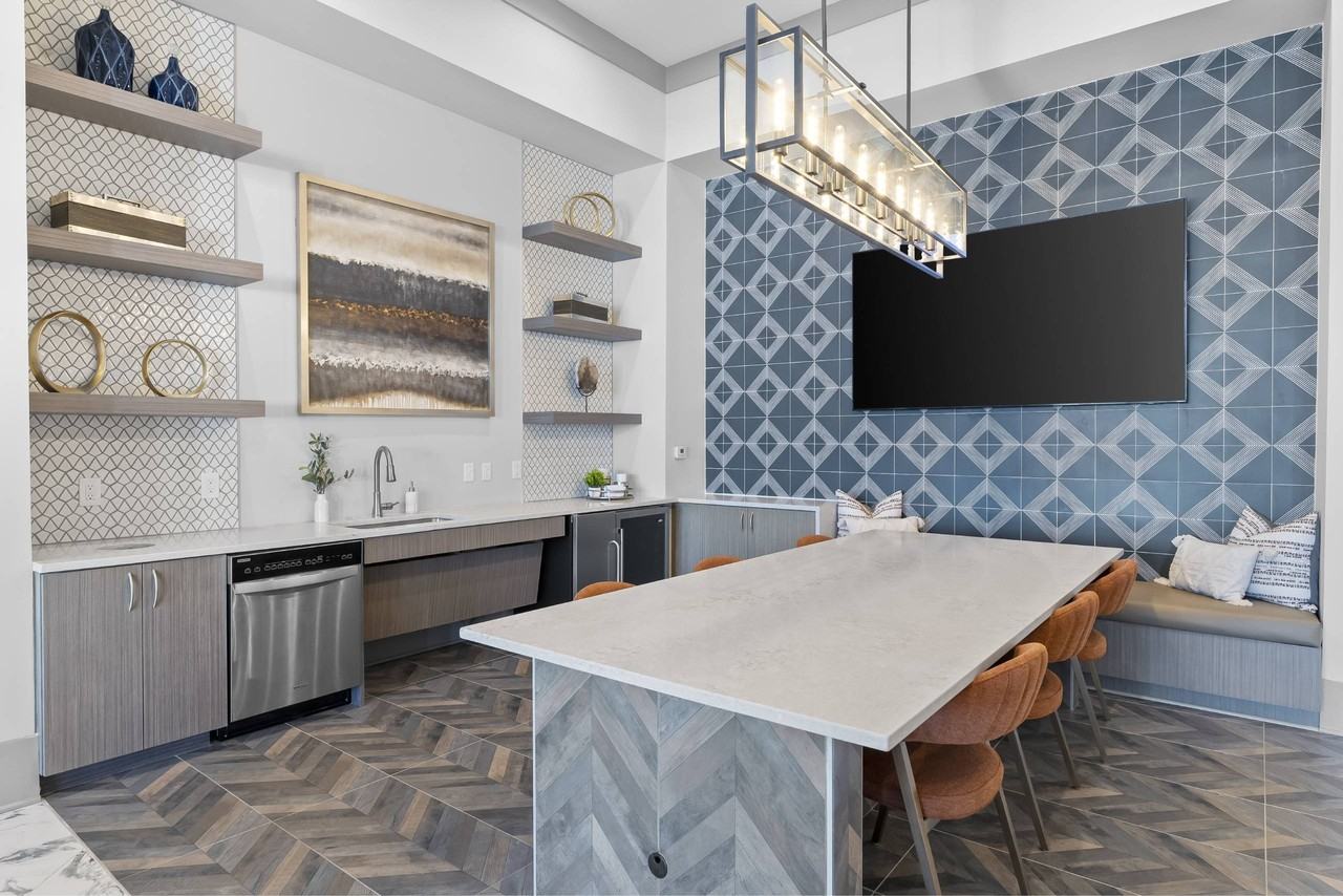 Adams Hill Apartments - Photo 7 of 37