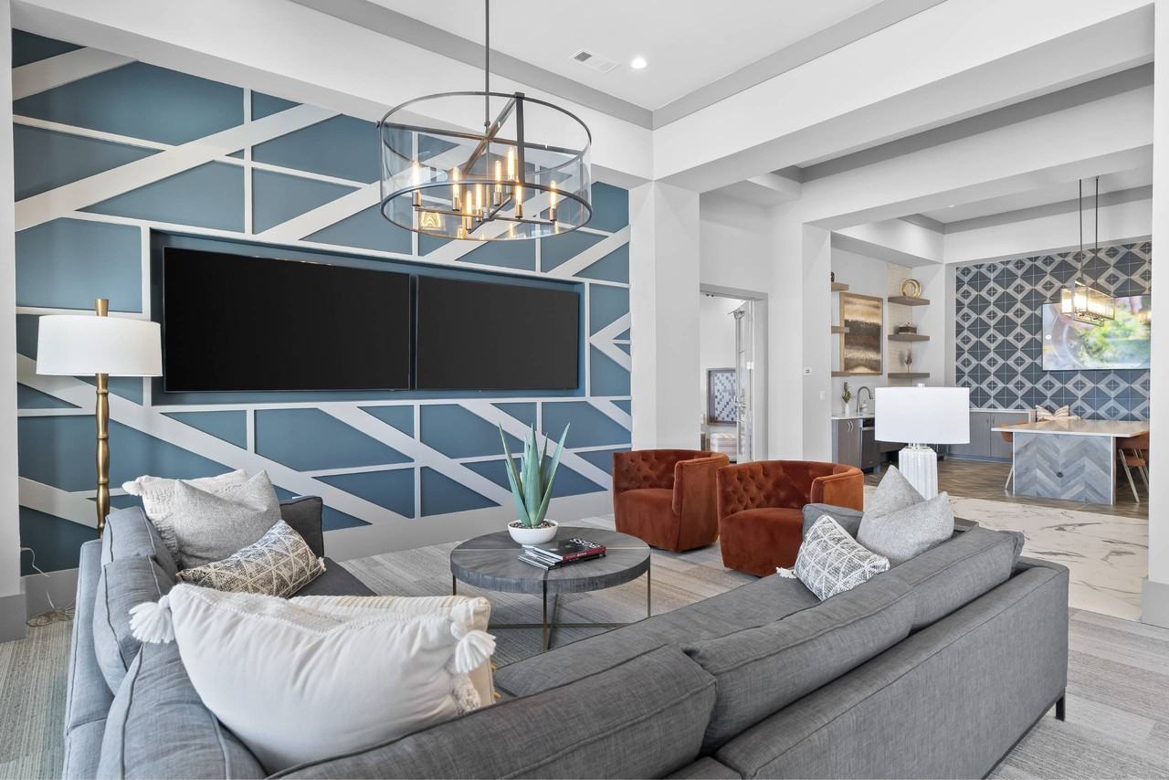 Adams Hill Apartments - Photo 6 of 37