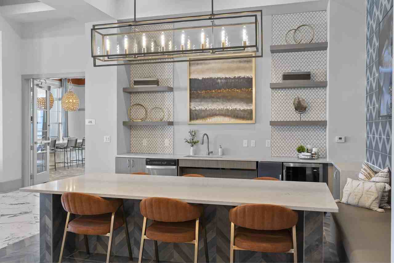 Adams Hill Apartments - Photo 5 of 37