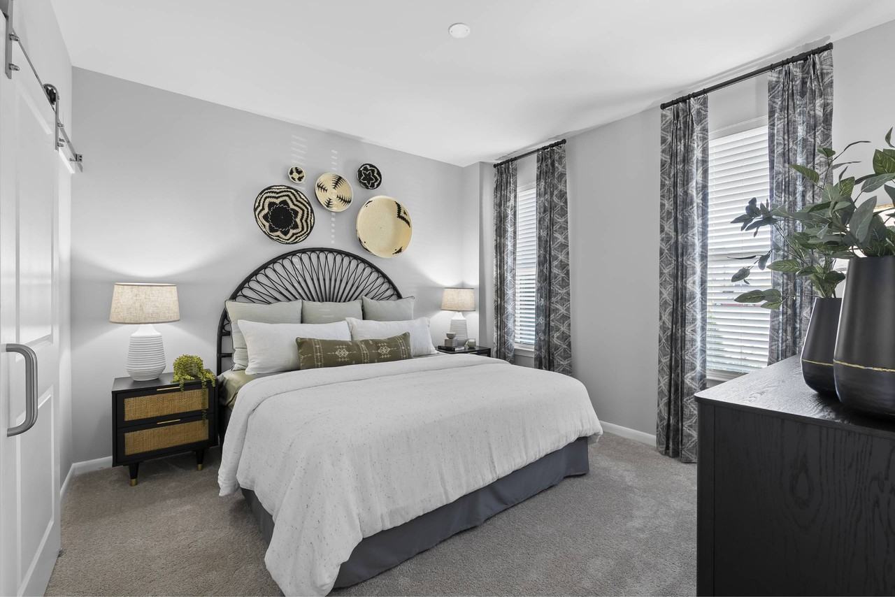 Adams Hill Apartments - Photo 4 of 37