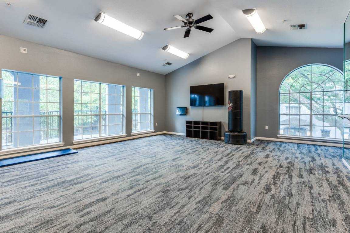 The Essex House - Photo 3 of 23