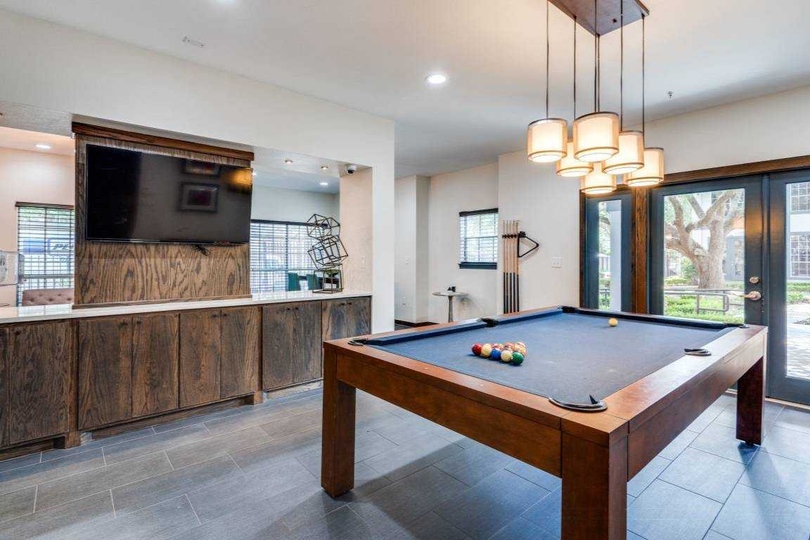 The Essex House - Photo 6 of 23