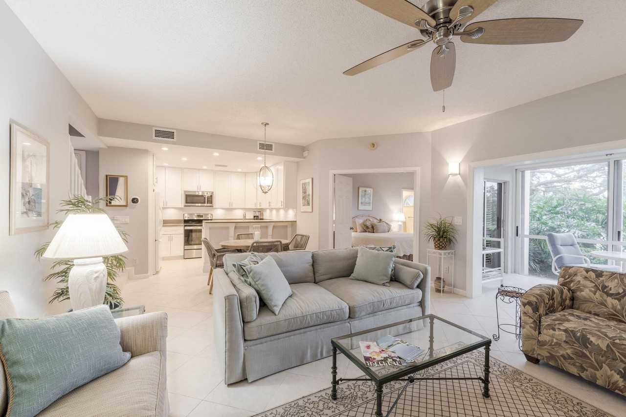 2403 Fairway Dr N - Photo 3 of 20