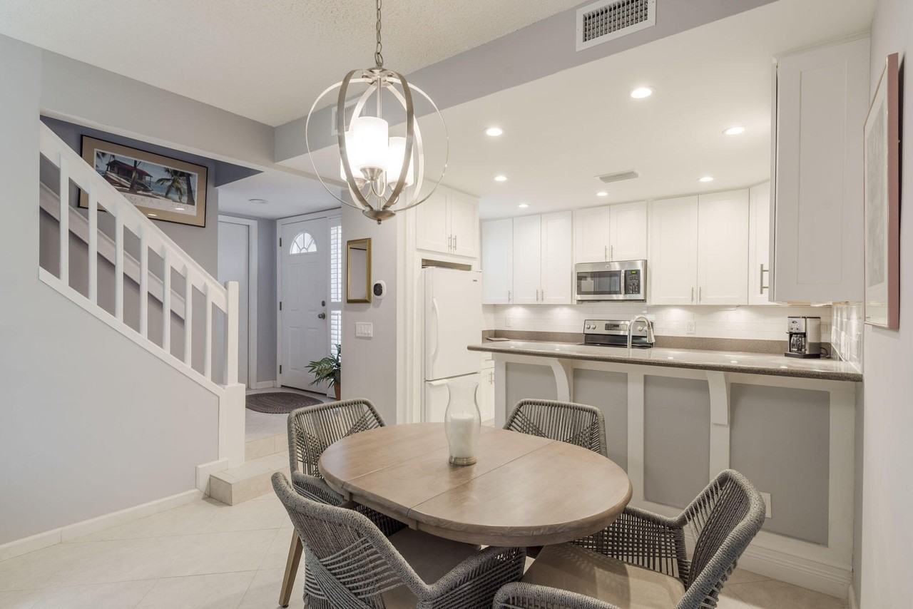 2403 Fairway Dr N - Photo 7 of 20