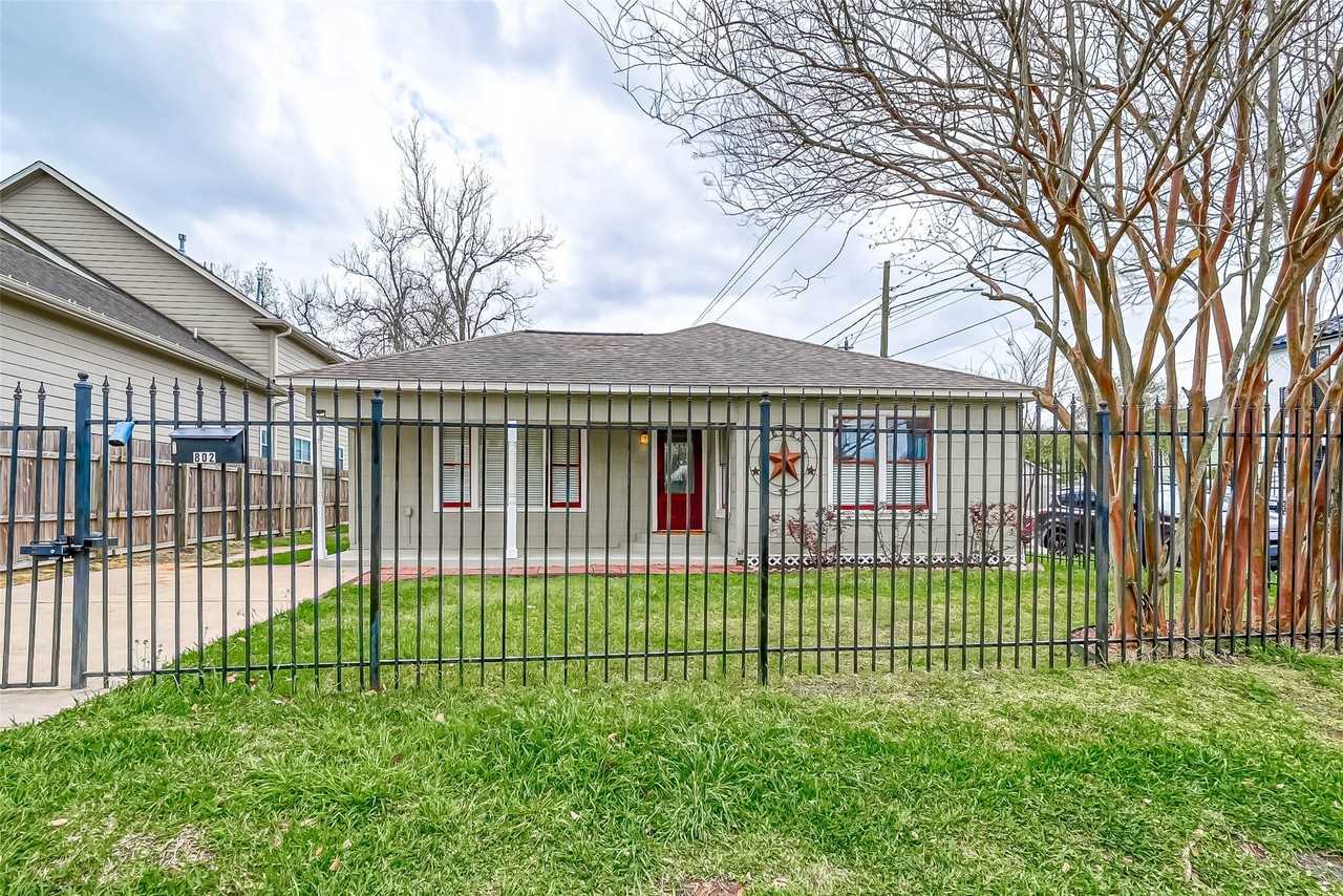 802 E 29th Street Street - Photo 4 of 44