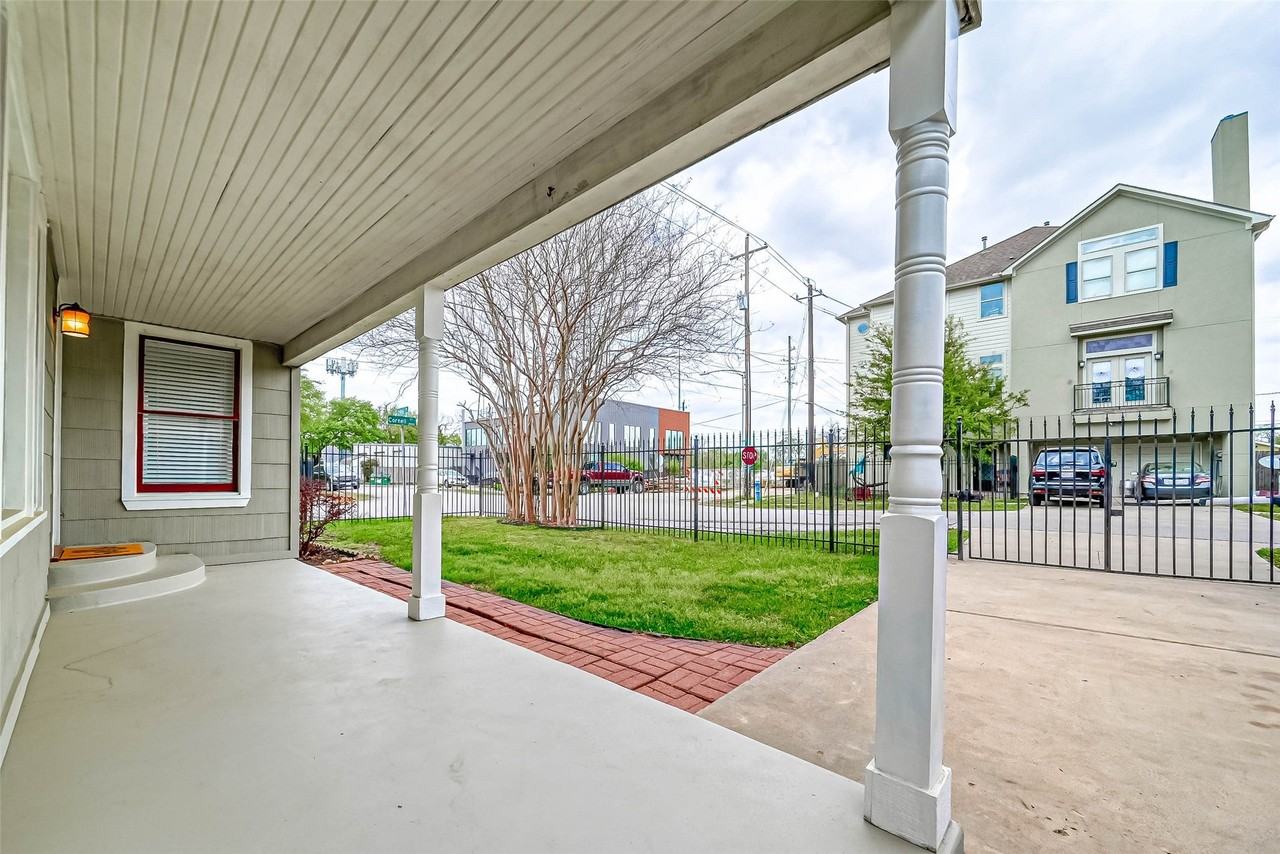 802 E 29th Street Street - Photo 7 of 44