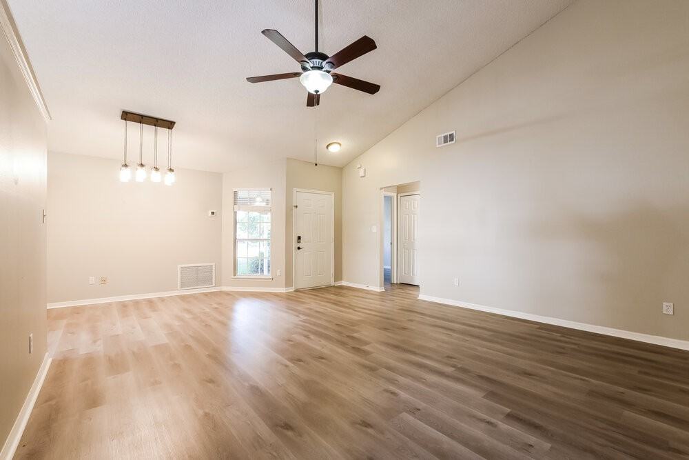 2377 Roanoke Ct - Photo 3 of 16