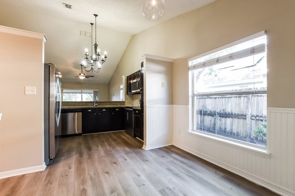 2377 Roanoke Ct - Photo 6 of 16