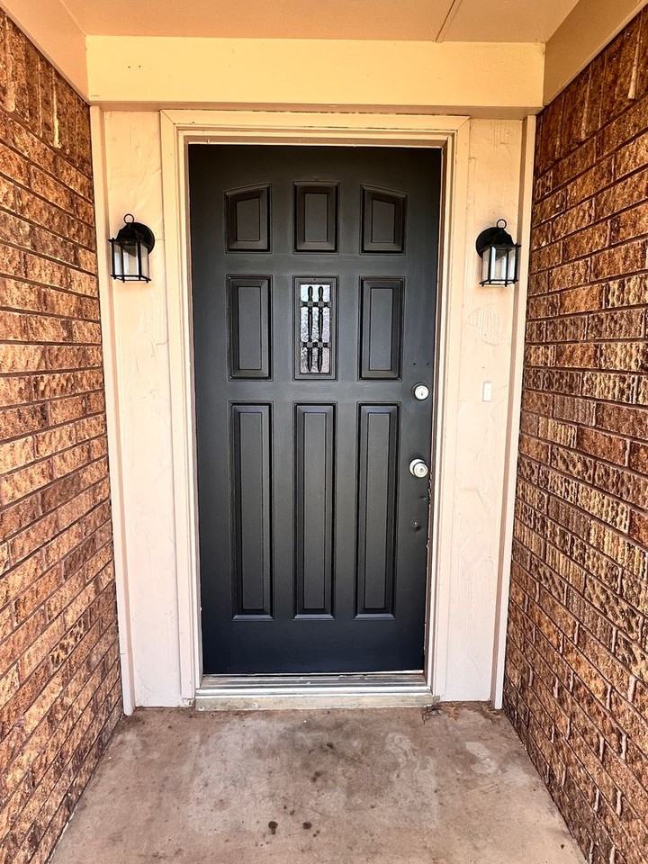 1206 Lisa Ln - Photo 2 of 21
