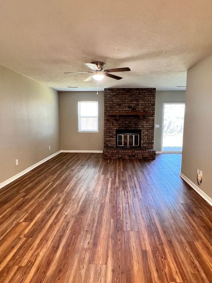 1206 Lisa Ln - Photo 3 of 21