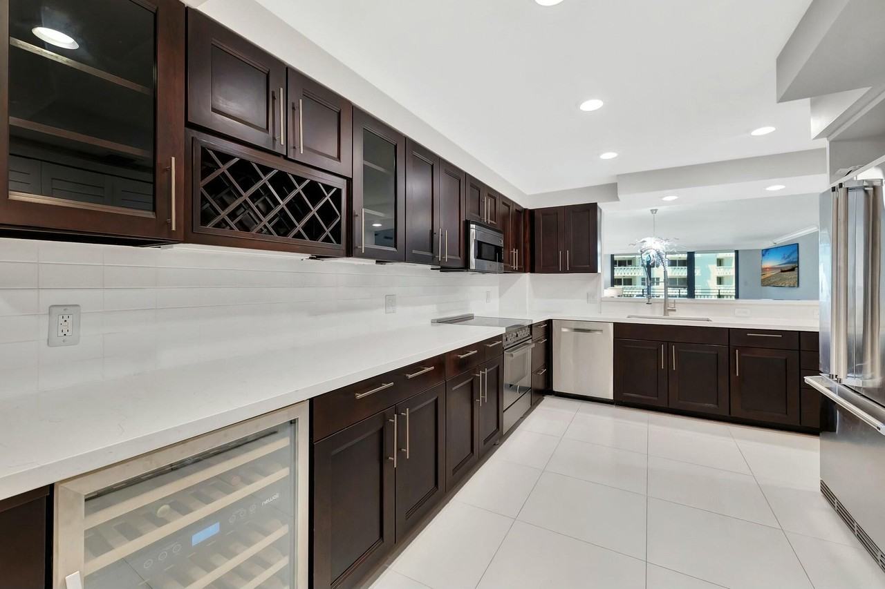 1167 Hillsboro Mile #405