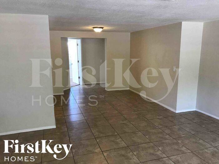 10811 Piccadilly Rd - Photo 3 of 14