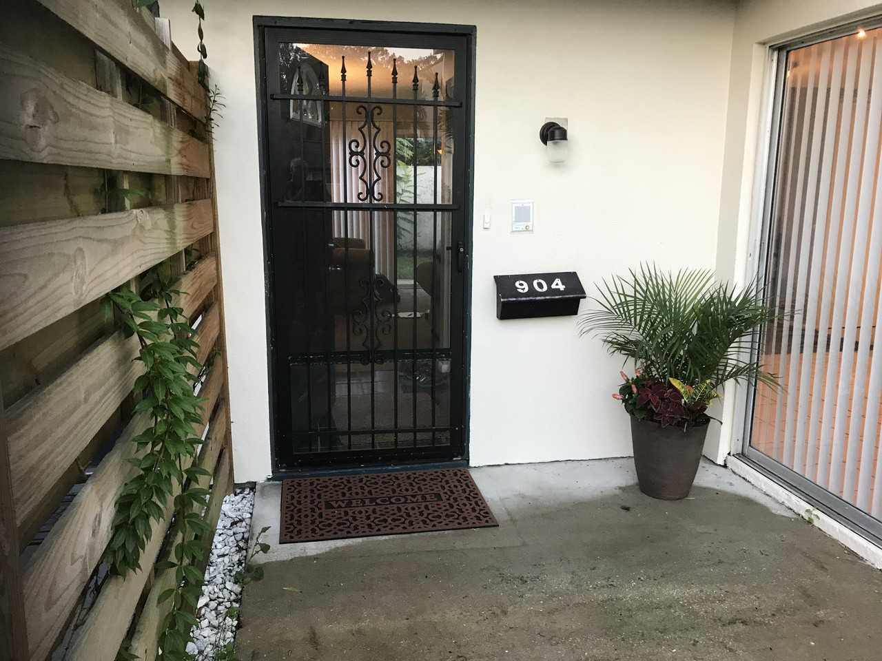 904 Byron Ln #1 - Photo 3 of 17