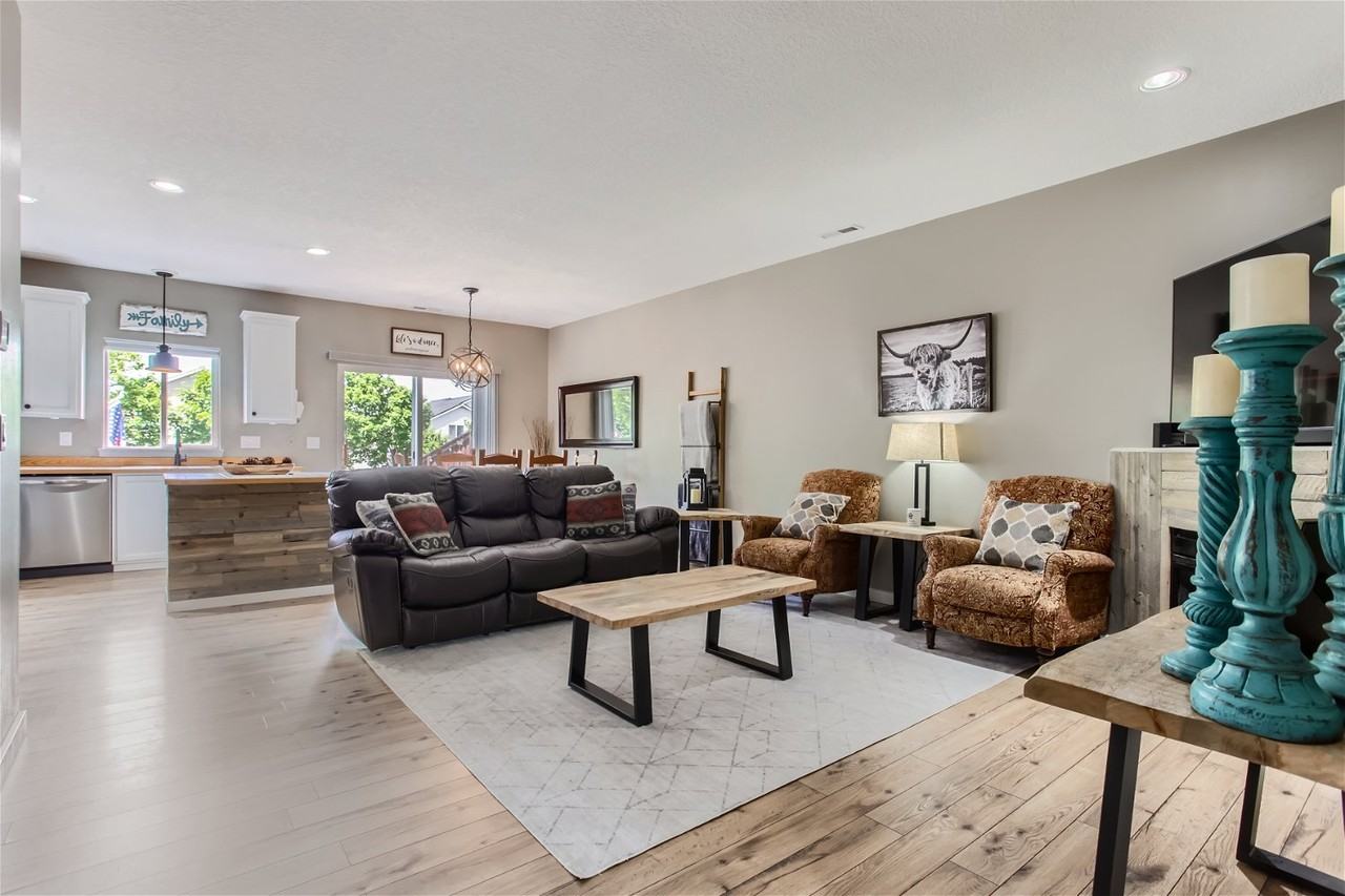 21277 Osburn Loop - Photo 3 of 27