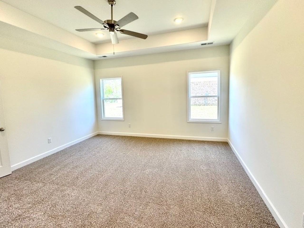 20 Hughetta St N - Photo 6 of 13