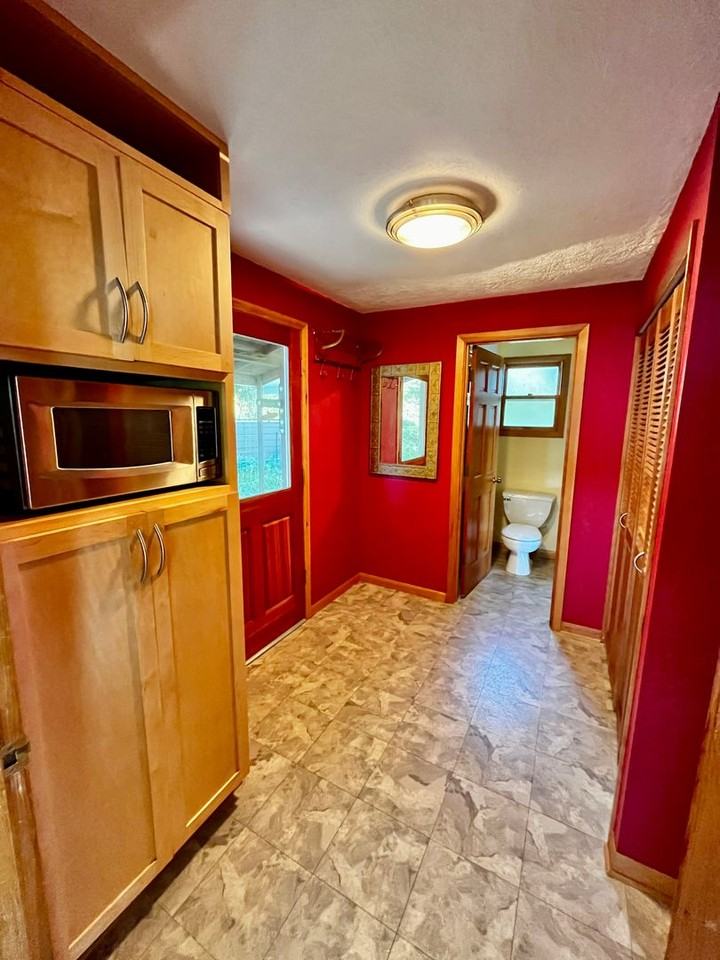 1912 Nw Lutes Rd - Photo 5 of 35