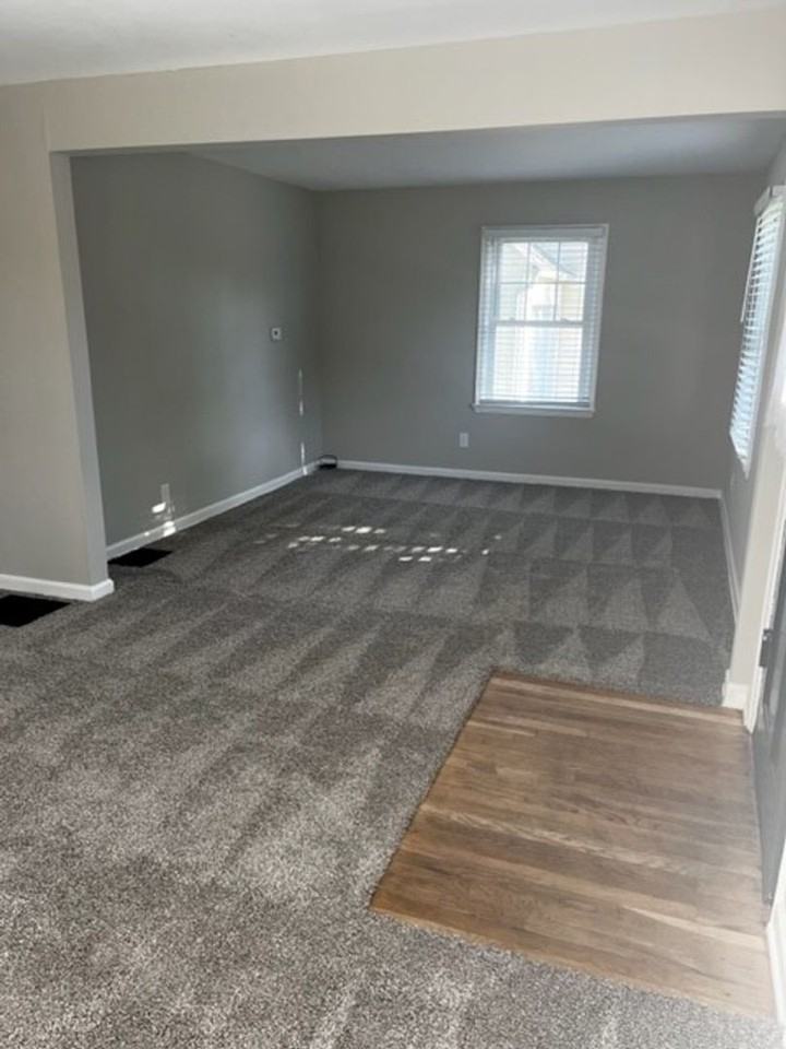 1789 Gerrard Ave - Photo 3 of 18