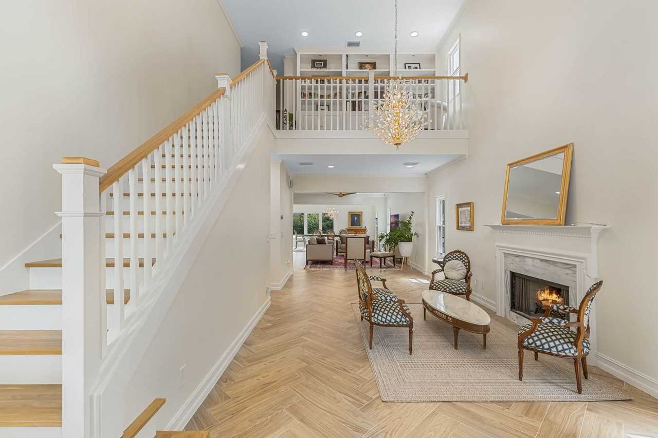 421 E Gore St - Photo 2 of 46