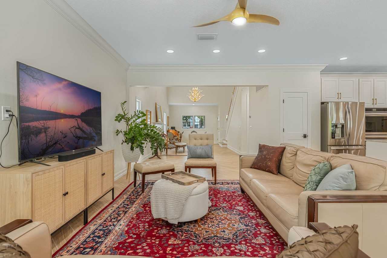 421 E Gore St - Photo 4 of 46