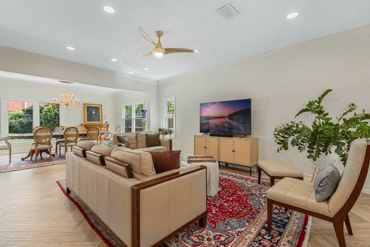 421 E Gore St - Photo 7 of 46