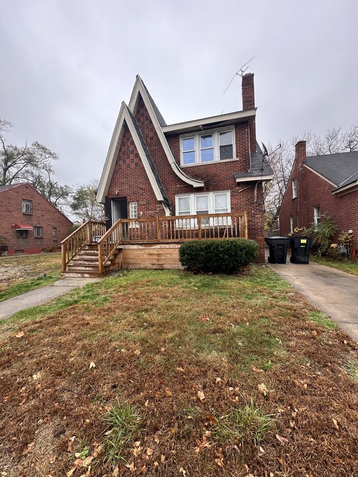 15476 Sorrento St #1 - Photo 6 of 22