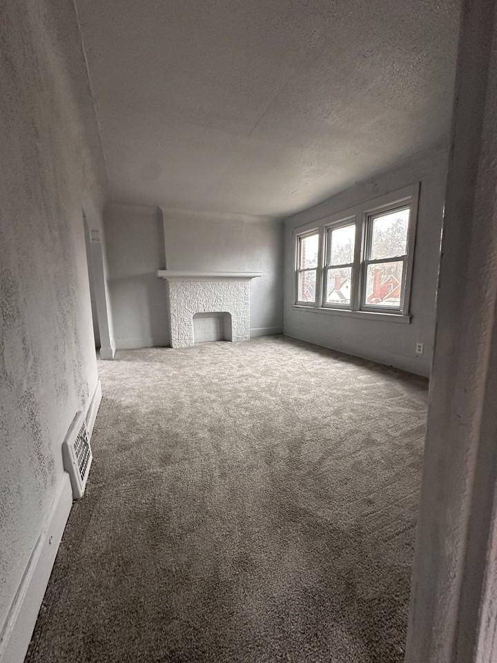 15476 Sorrento St #1 - Photo 5 of 22