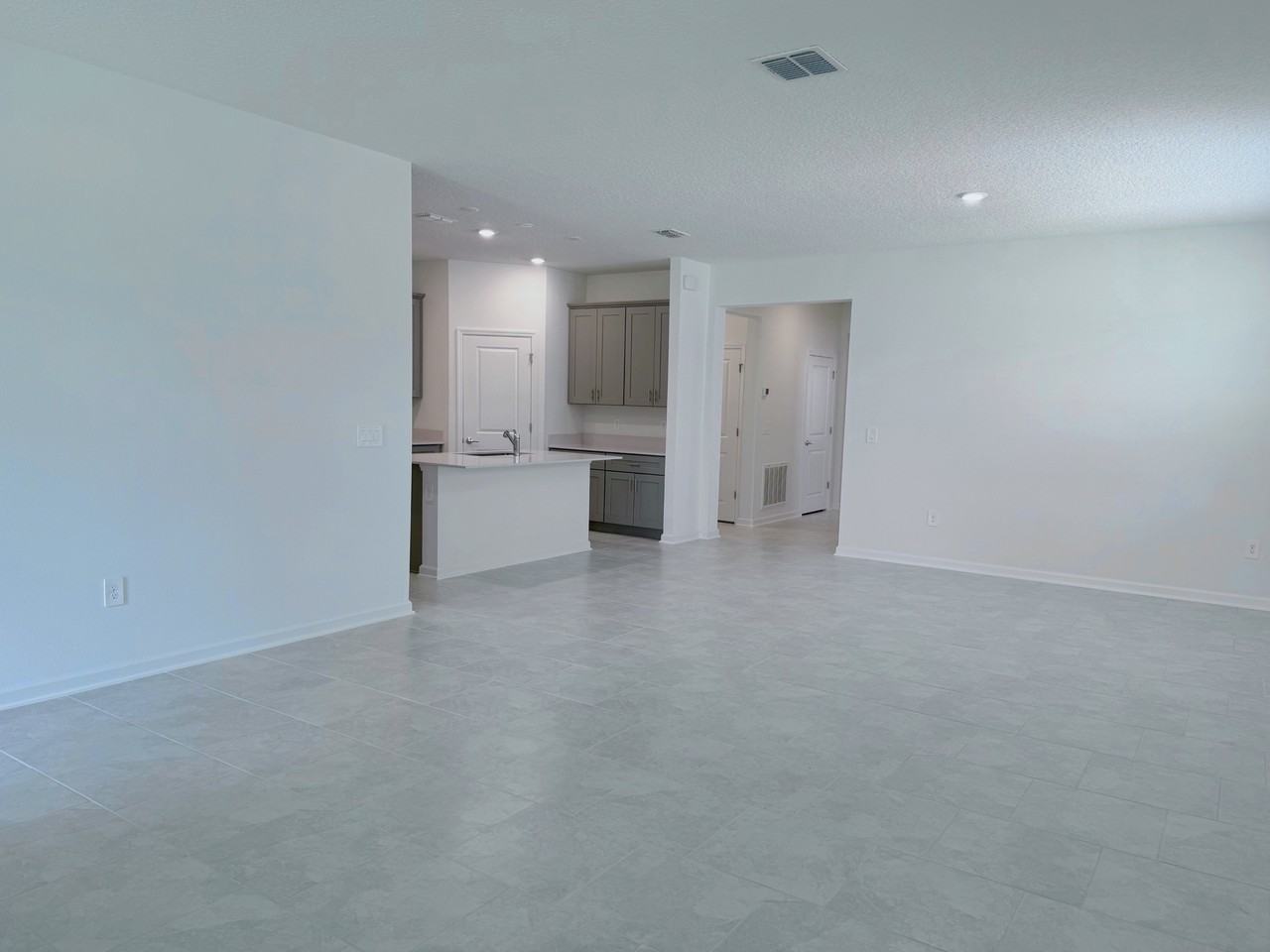 4197 Jespersen St - Photo 5 of 20