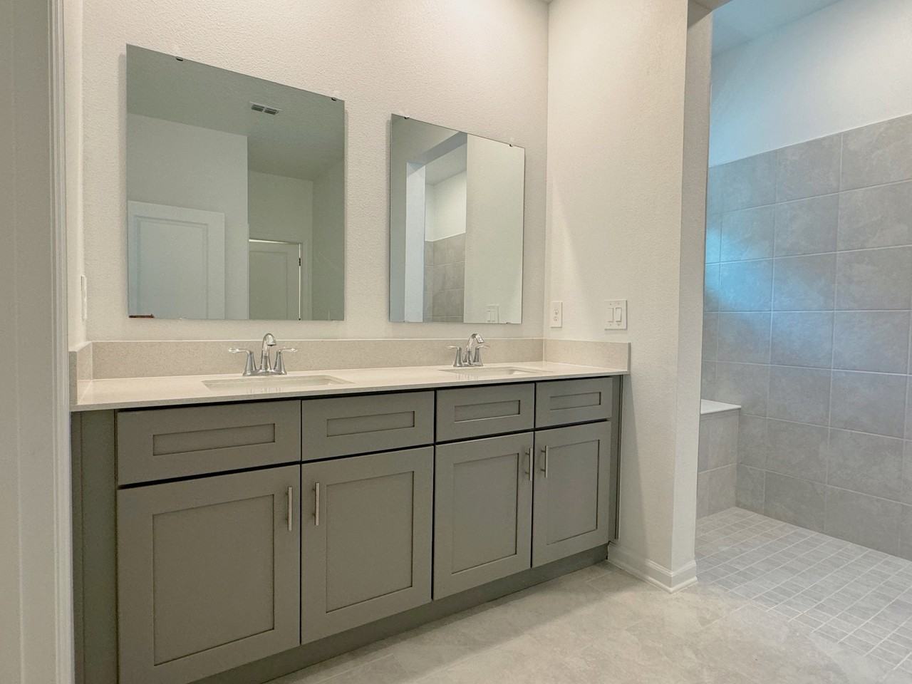 4197 Jespersen St - Photo 6 of 20