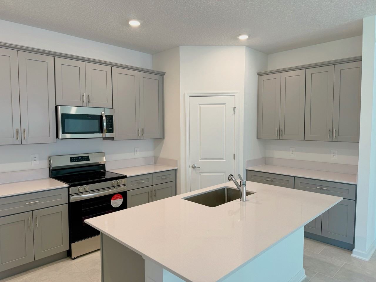 4197 Jespersen St - Photo 4 of 20