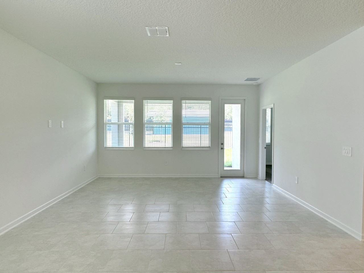 4197 Jespersen St - Photo 5 of 20