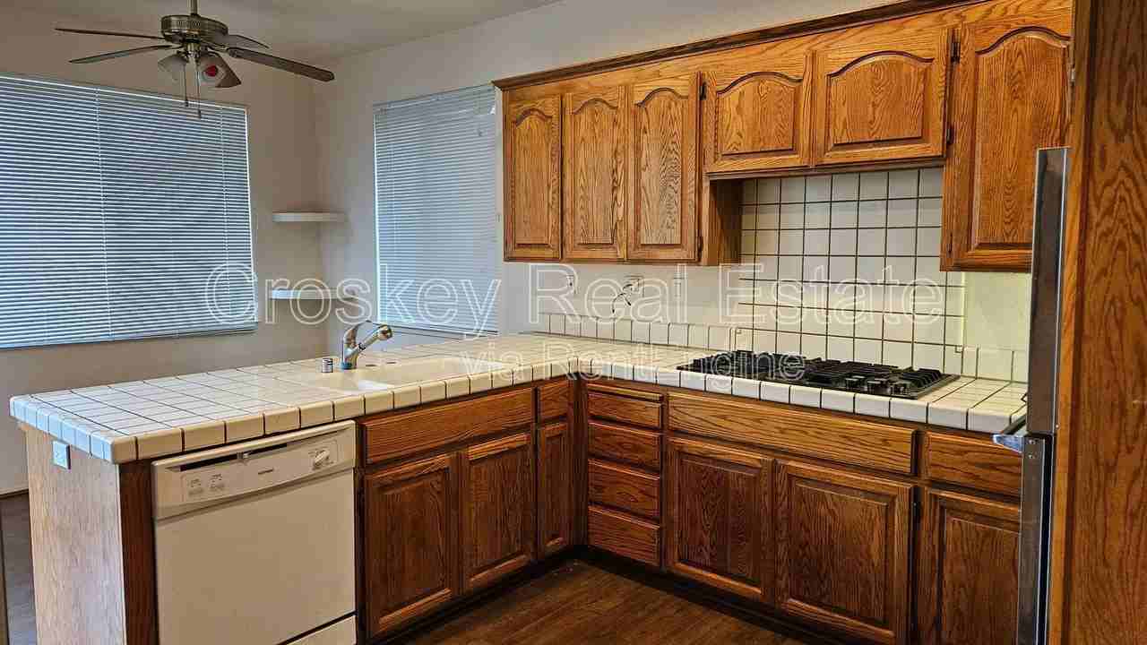 1952 Kettle Rock Ct - Photo 2 of 15