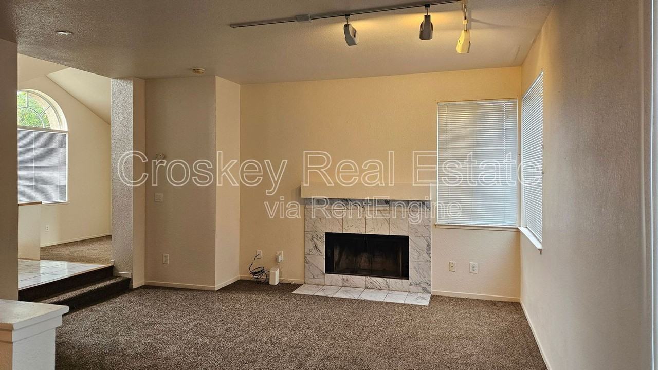 1952 Kettle Rock Ct - Photo 4 of 15