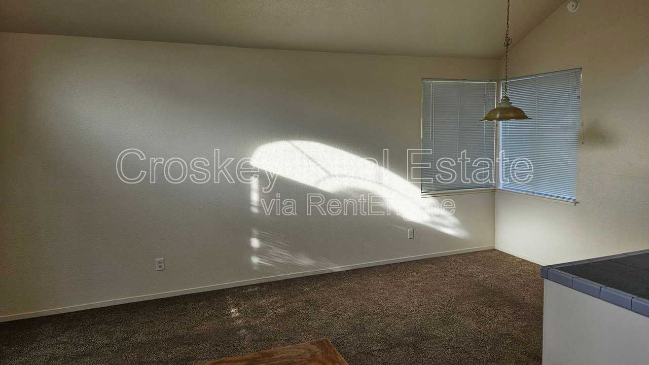 1952 Kettle Rock Ct - Photo 5 of 15