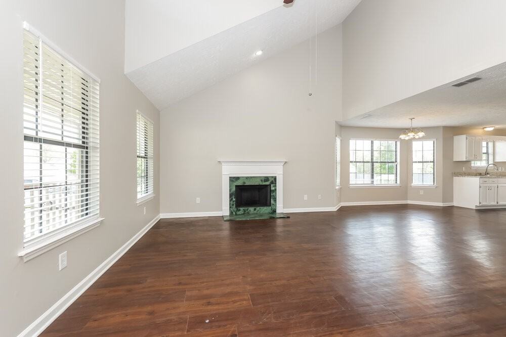 312 Pine Ridge Ln - Photo 4 of 17