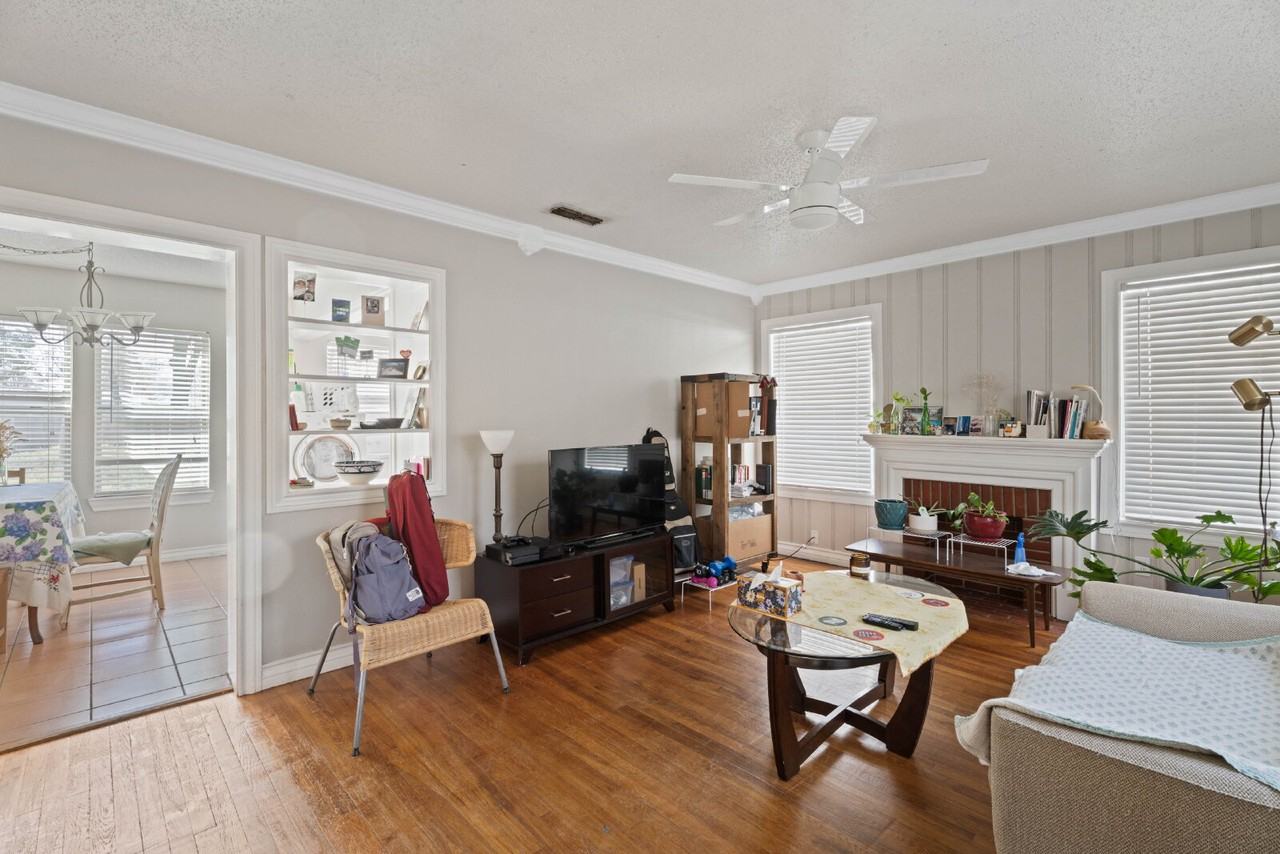 2703 23rd Street - Photo 3 of 11