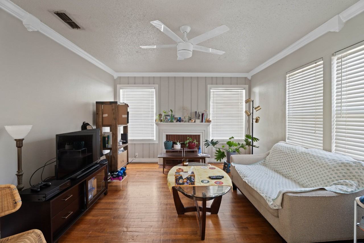 2703 23rd Street - Photo 4 of 11