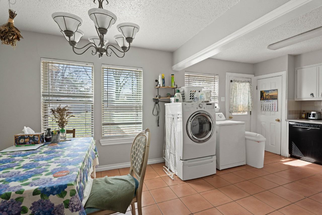 2703 23rd Street - Photo 5 of 11