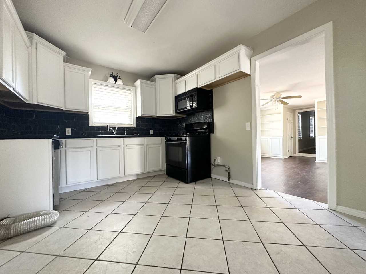 3314 32nd St - Photo 5 of 20