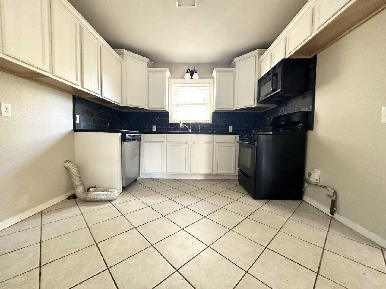 3314 32nd St - Photo 6 of 20