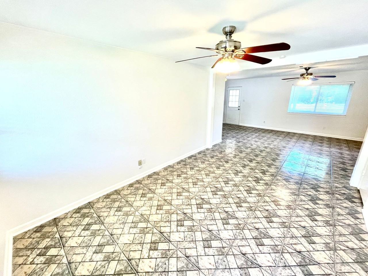 201 E Fuller Dr - Photo 3 of 14