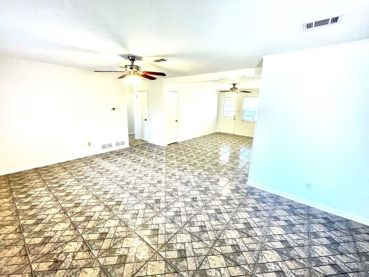 201 E Fuller Dr - Photo 5 of 14