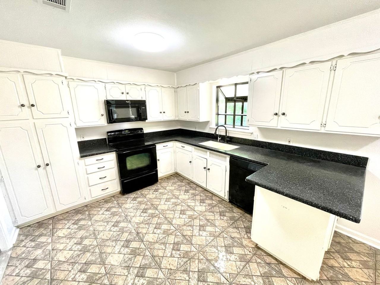 201 E Fuller Dr - Photo 7 of 14