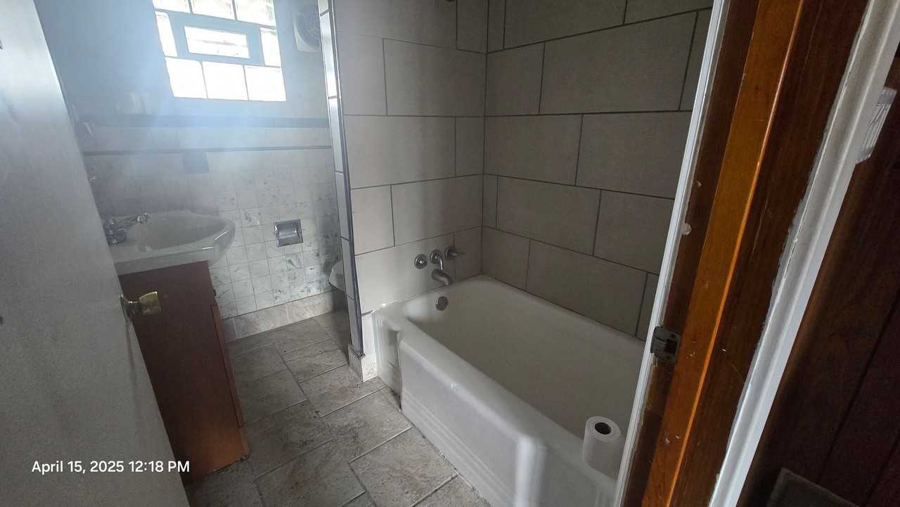 1007 Wool St - Photo 6 of 6