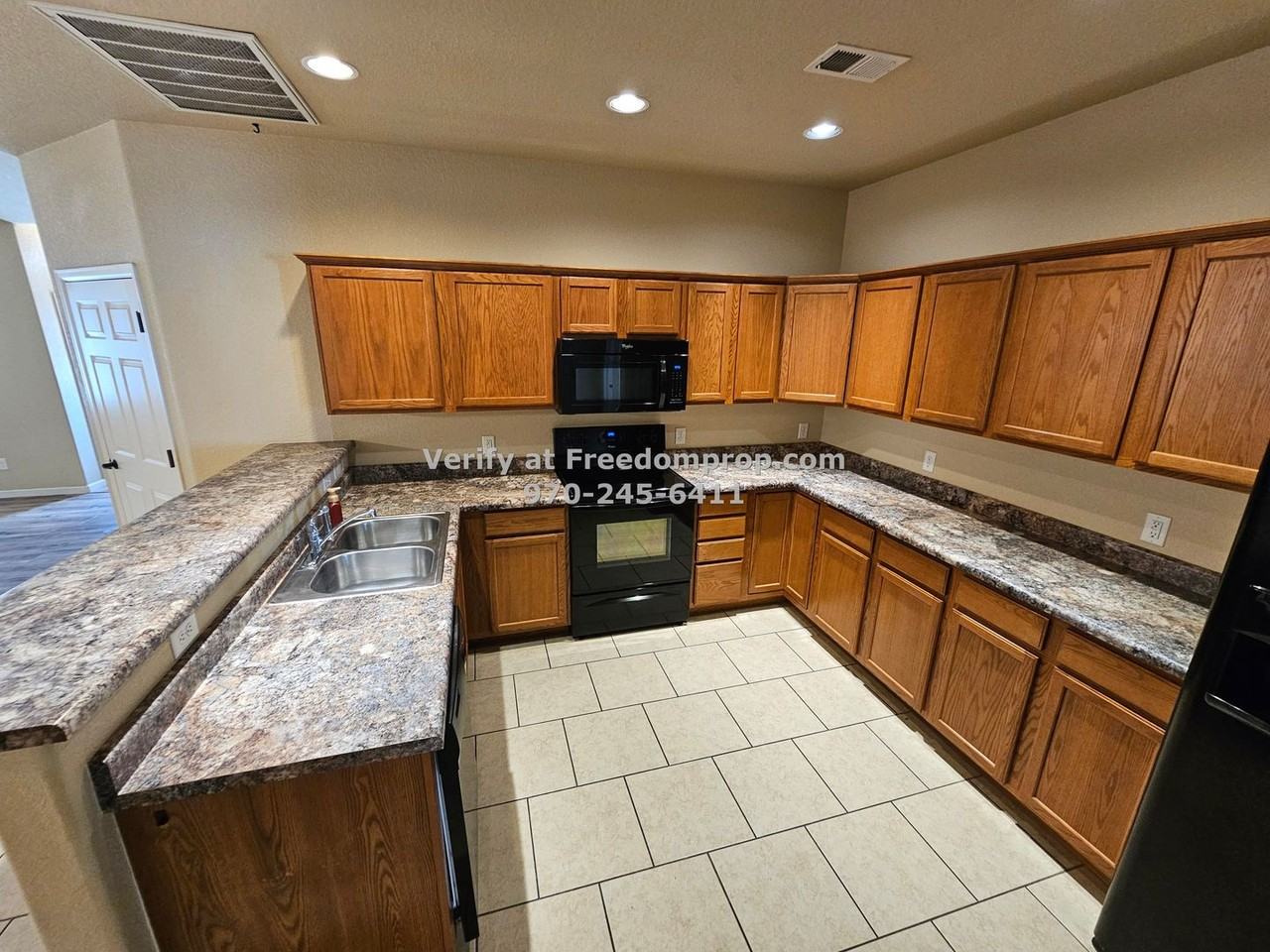 2482 Wolcott Ave - Photo 5 of 20