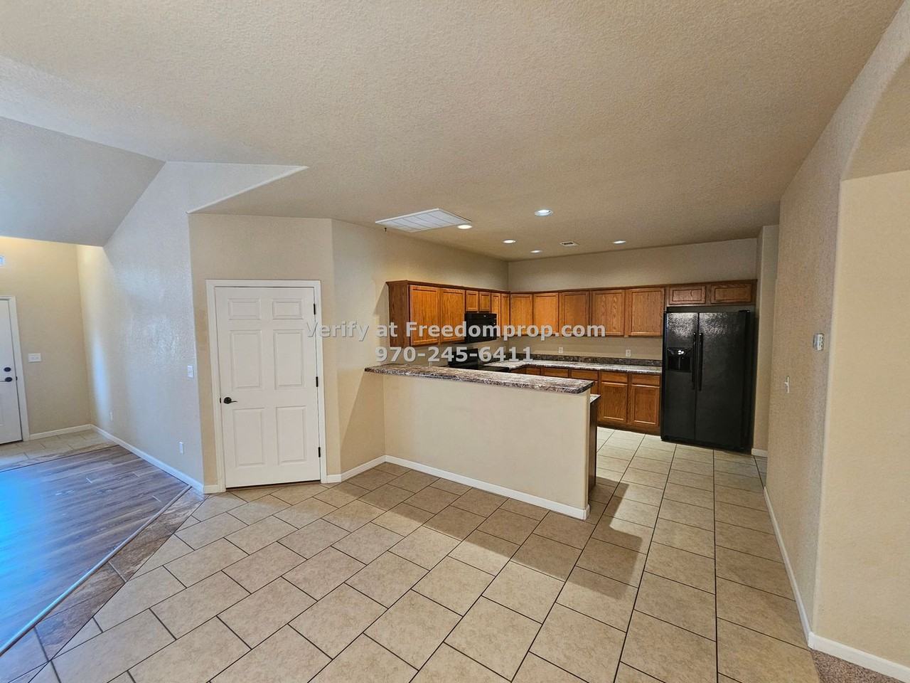 2482 Wolcott Ave - Photo 7 of 20